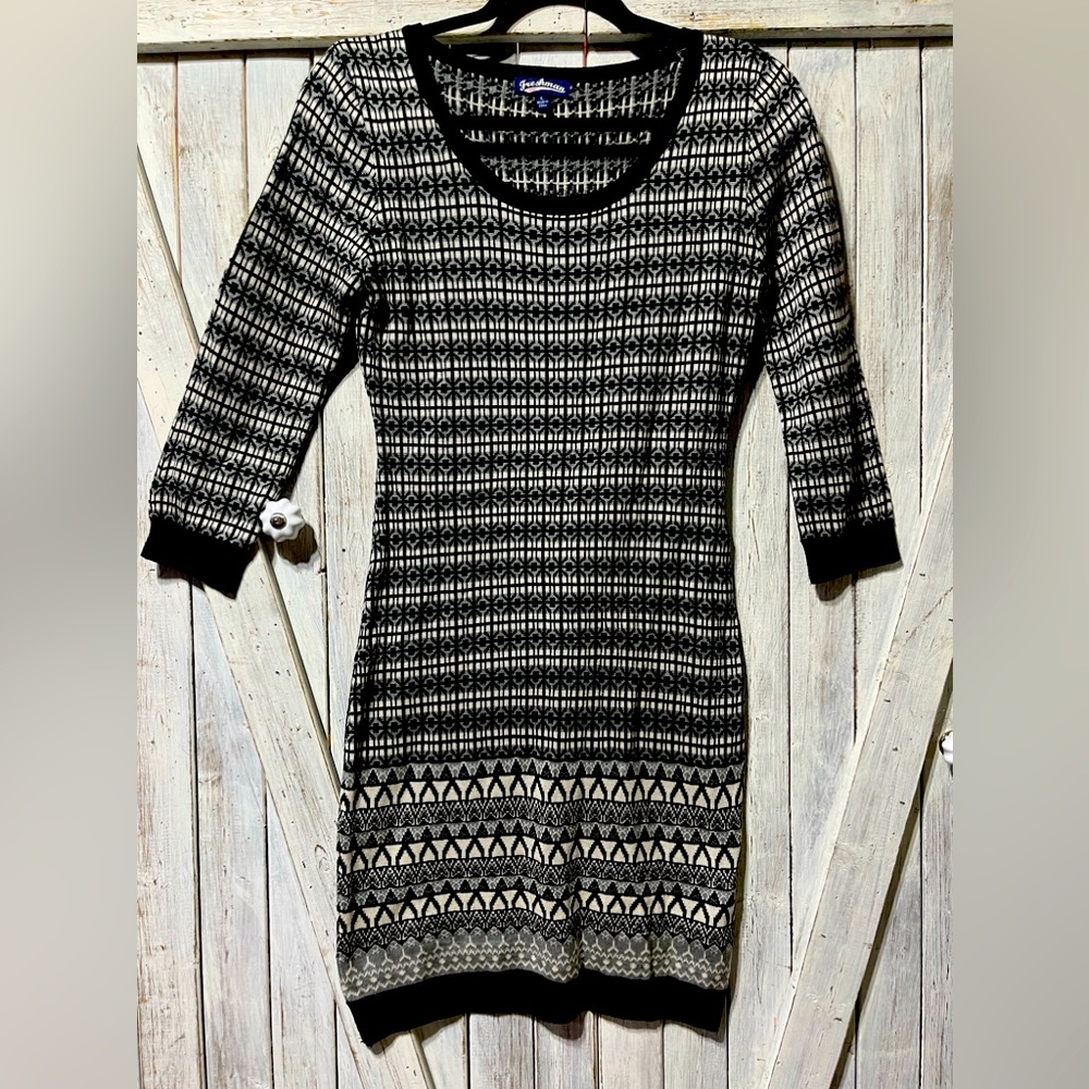 Black and white Classy sweater Dress!! Dress it up or dress it down!!Nice🌹